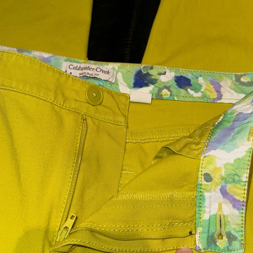 Coldwater Creek Capris, Chartreuse Color Denim, size 8 - Picture 5 of 9